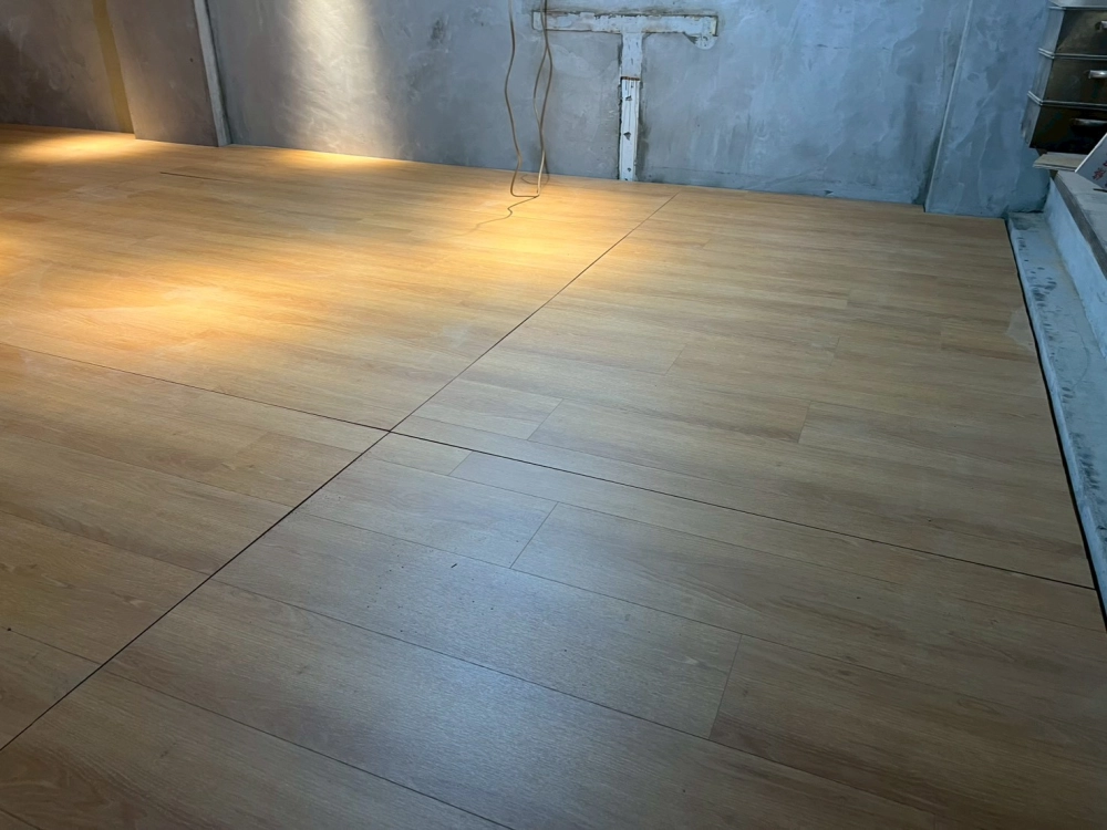 萬華｜歐悅超耐磨地｜紅橡｜23坪