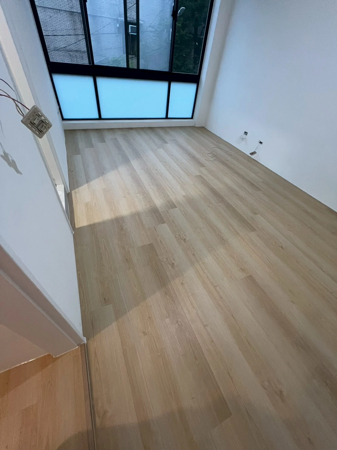 新北市新店區｜spc石塑地板｜愛麗絲｜9mm｜蘇格蘭｜32坪｜25階樓梯