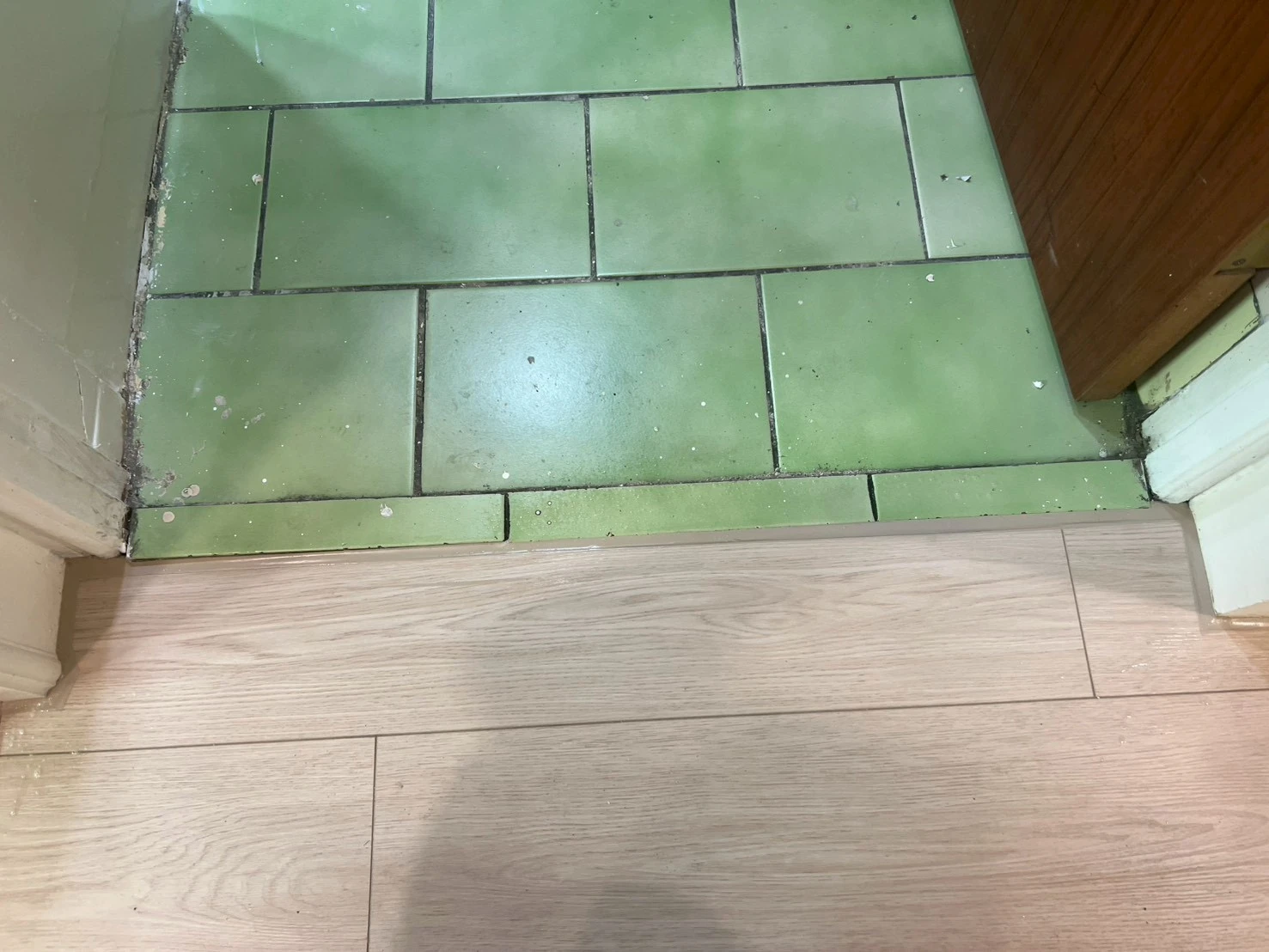 新北市板橋區｜超耐磨地板｜三井｜AC4耐磨等級｜24小時防滲水｜京都淺橡｜28坪