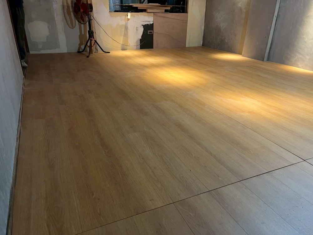 萬華｜歐悅超耐磨地｜紅橡｜23坪