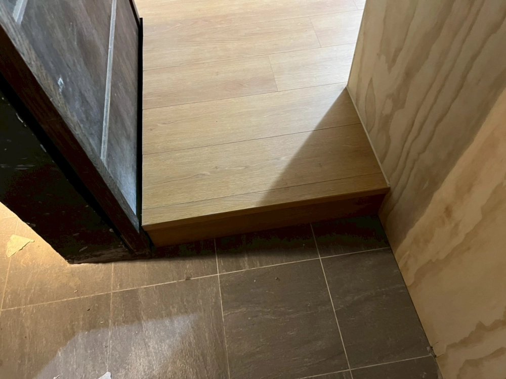 萬華｜歐悅超耐磨地｜紅橡｜23坪