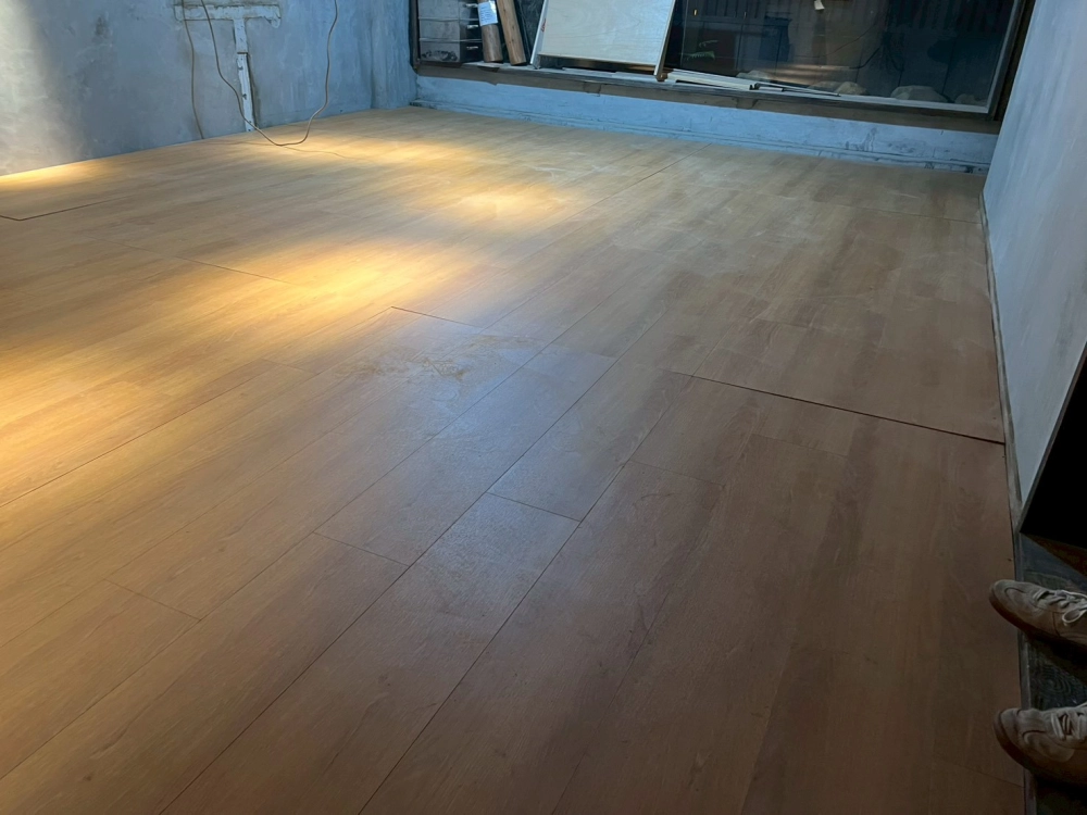 萬華｜歐悅超耐磨地｜紅橡｜23坪