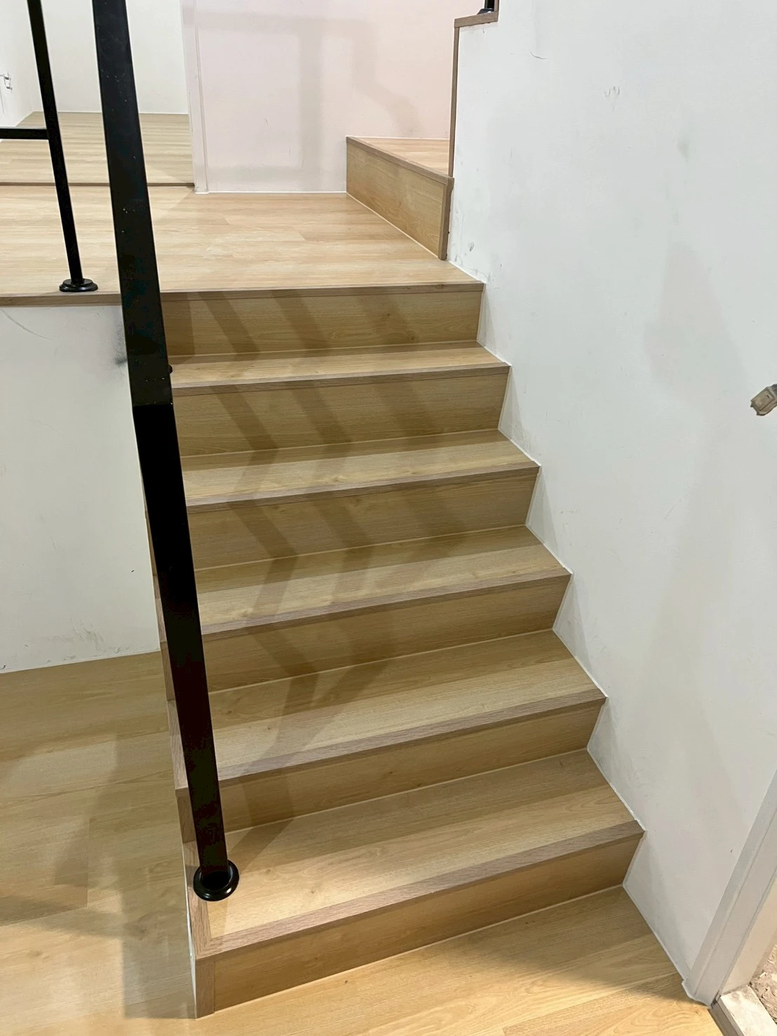 新北市新店區｜spc石塑地板｜愛麗絲｜9mm｜蘇格蘭｜32坪｜25階樓梯