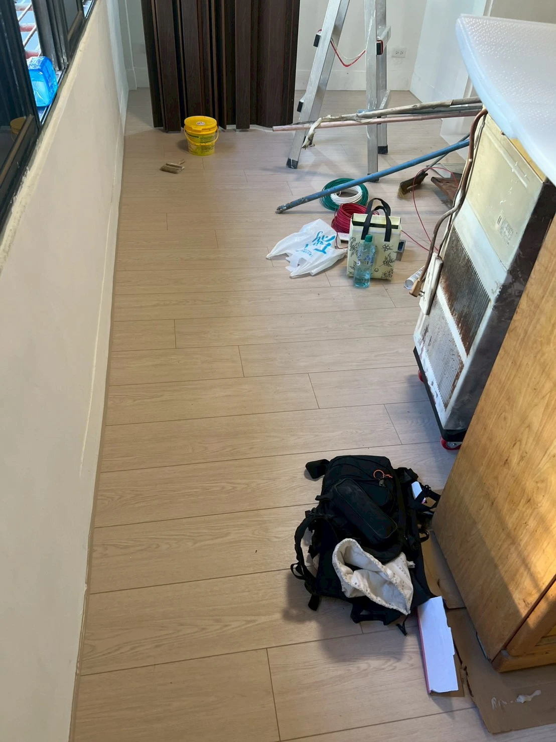 新北市板橋區｜超耐磨地板｜三井｜AC4耐磨等級｜24小時防滲水｜京都淺橡｜28坪