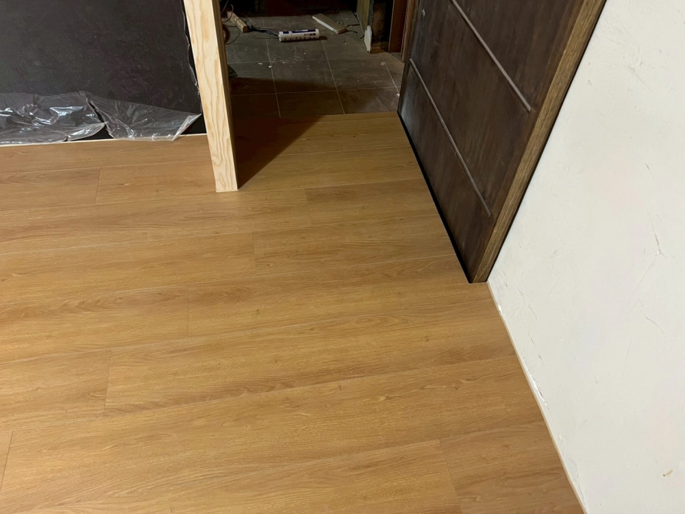 萬華｜歐悅超耐磨地｜紅橡｜23坪