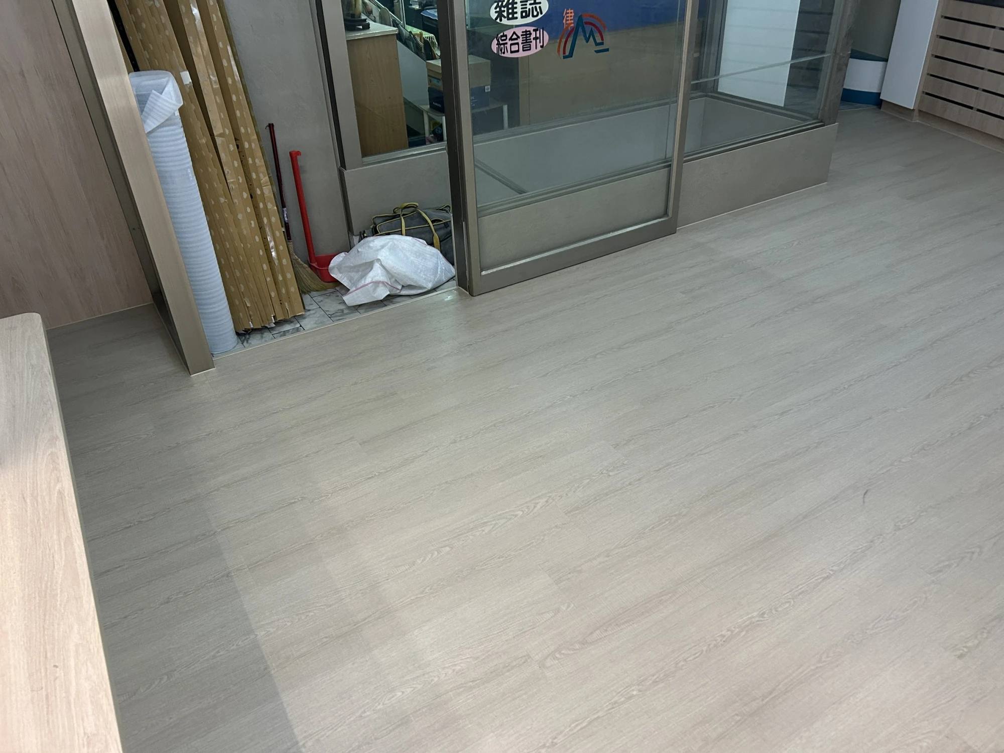 樂石晶地板｜實鋪照｜玫瑰莊園II系列｜EWH-8705 月光石啡橡