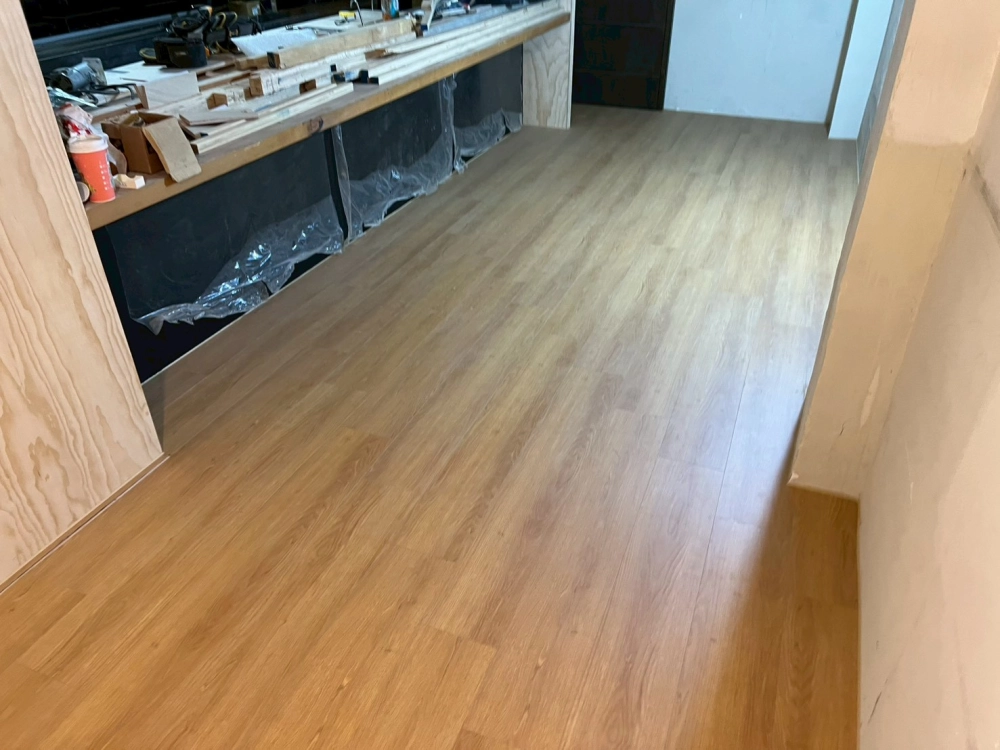 萬華｜歐悅超耐磨地｜紅橡｜23坪