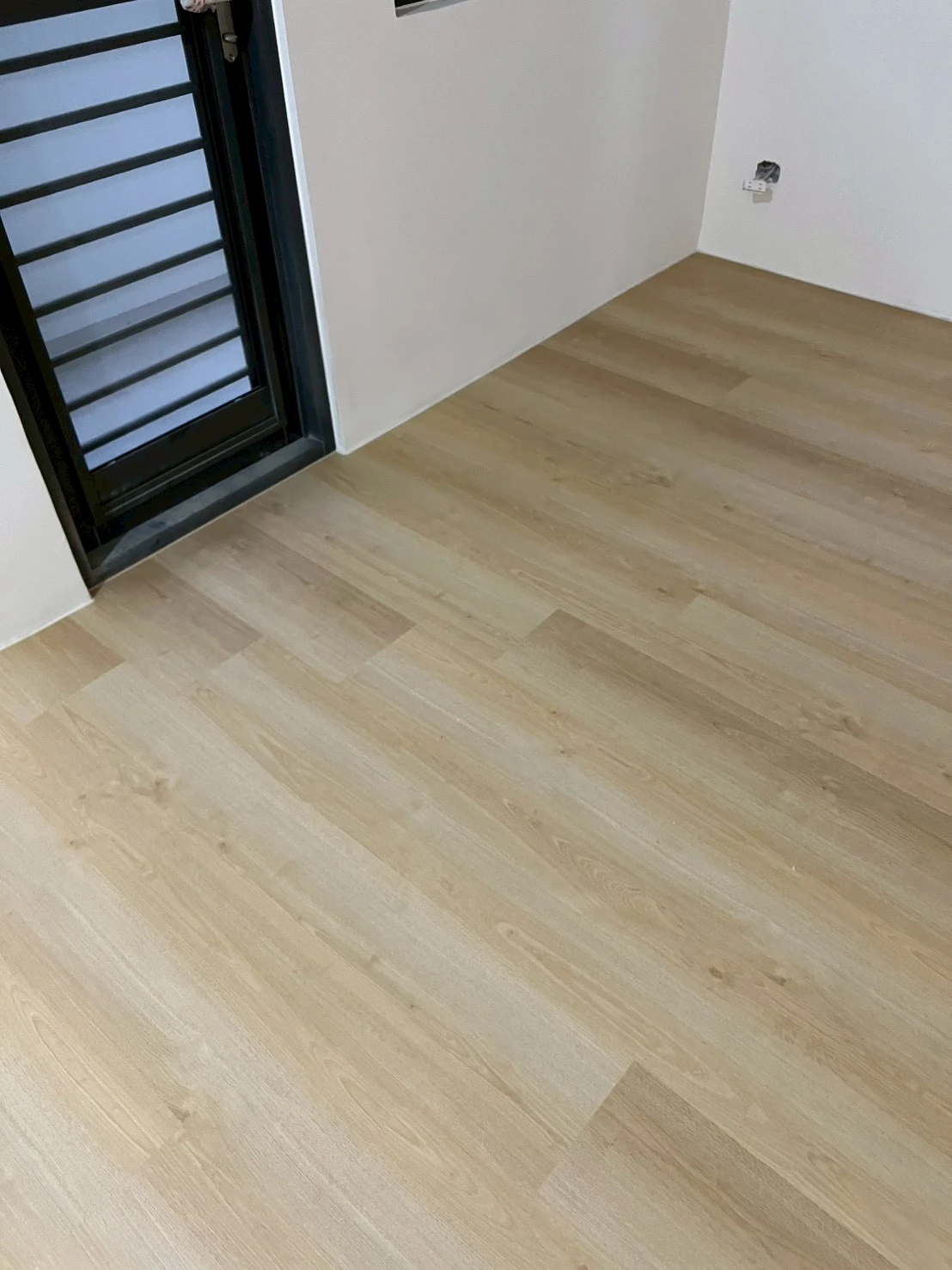 新北市新店區｜spc石塑地板｜愛麗絲｜9mm｜蘇格蘭｜32坪｜25階樓梯