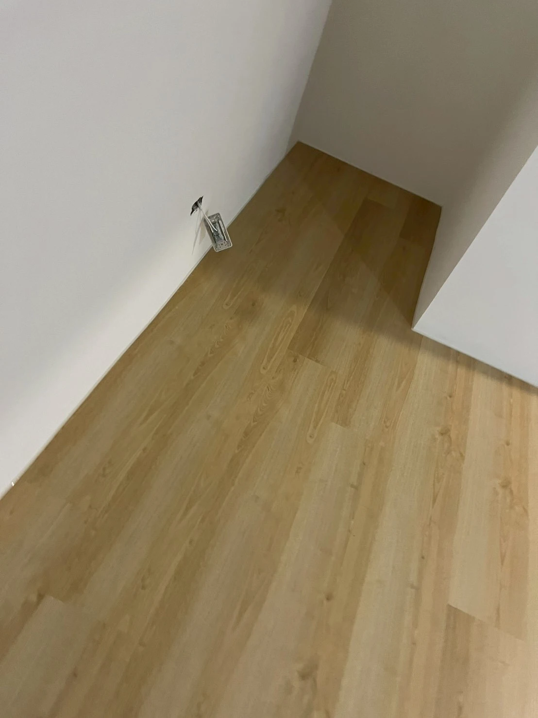 新北市新店區｜spc石塑地板｜愛麗絲｜9mm｜蘇格蘭｜32坪｜25階樓梯