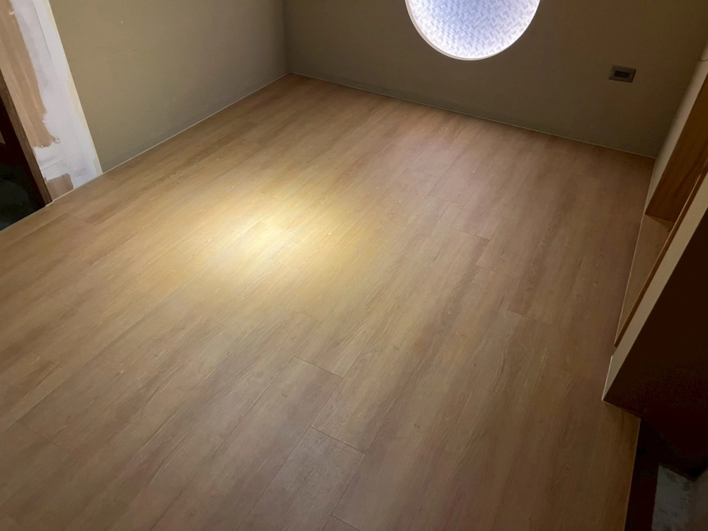 萬華｜歐悅超耐磨地｜紅橡｜23坪