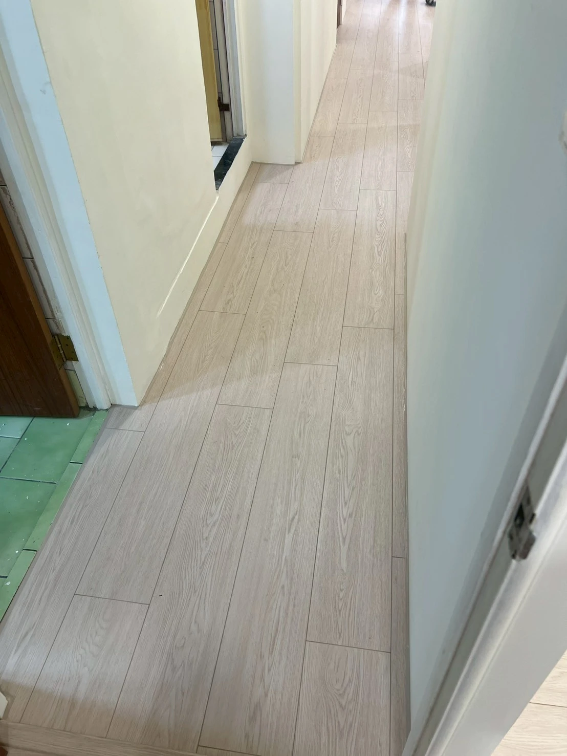 新北市板橋區｜超耐磨地板｜三井｜AC4耐磨等級｜24小時防滲水｜京都淺橡｜28坪
