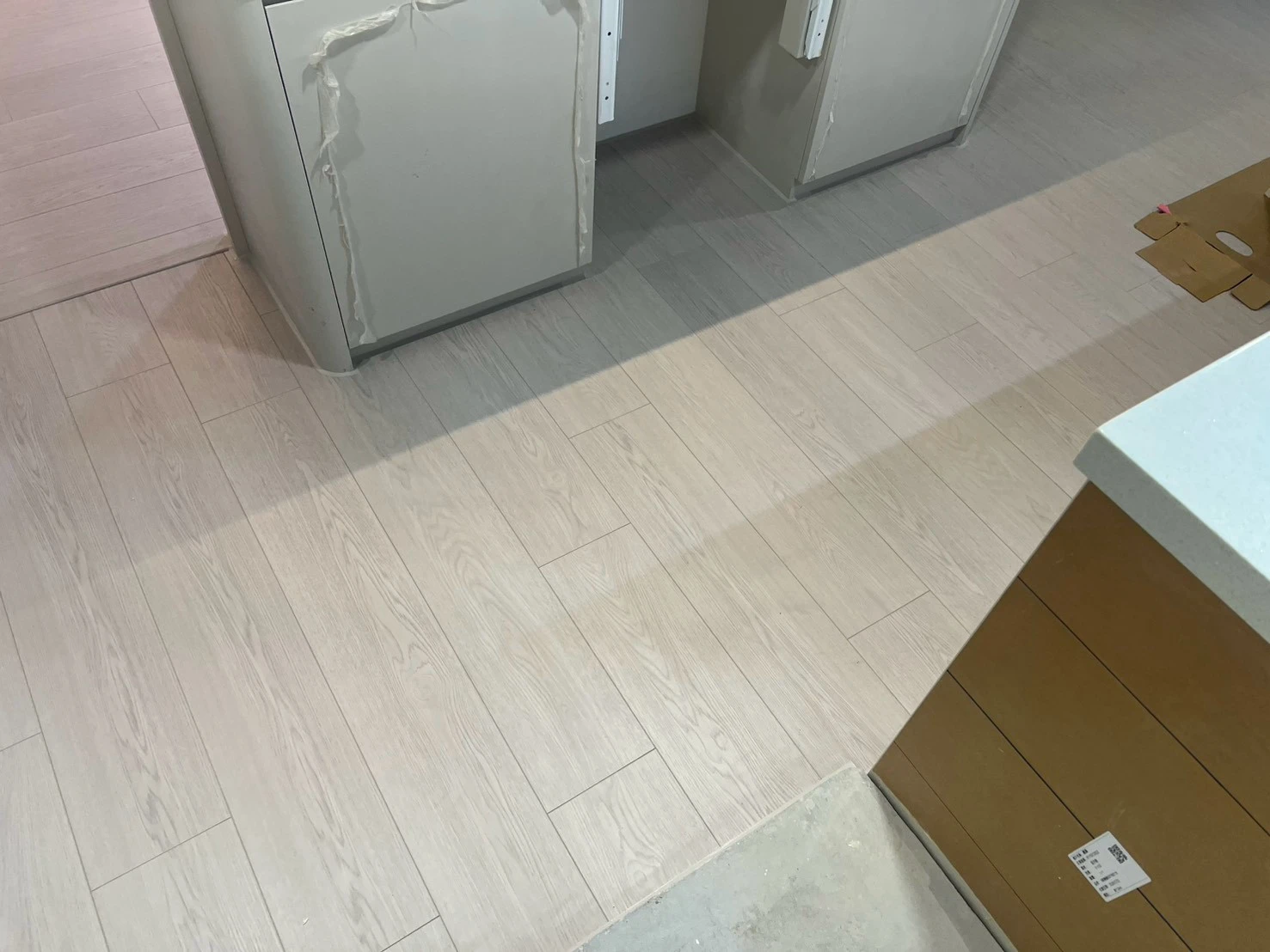 桃園市中壢區｜超耐磨地板｜三井｜AC4耐磨等級｜24小時防滲水｜奈良灰橡｜20坪