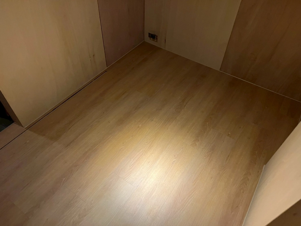 萬華｜歐悅超耐磨地｜紅橡｜23坪