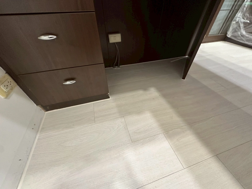 板橋｜德國Krono超耐磨地板｜莫內系列｜72小時防水｜銀山淺橡｜9坪