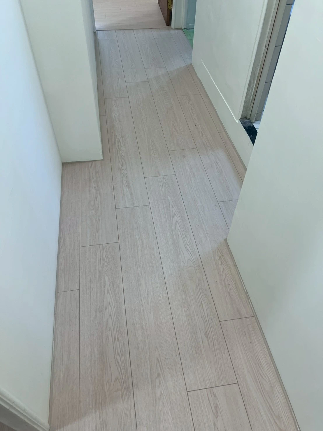 新北市板橋區｜超耐磨地板｜三井｜AC4耐磨等級｜24小時防滲水｜京都淺橡｜28坪