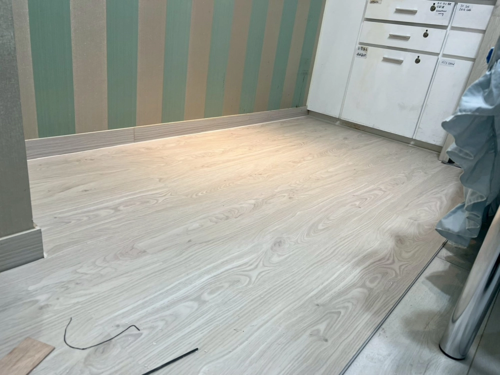 忠孝東路｜Spc石塑地板｜三井系列｜6mm｜小茶梅｜22坪