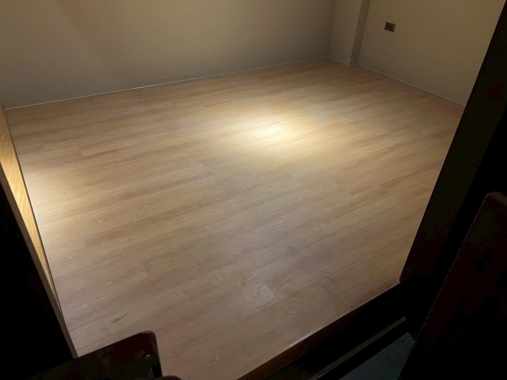 萬華｜歐悅超耐磨地｜紅橡｜23坪