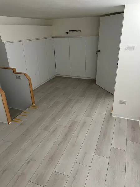 台北木新路｜姬路白橡｜14坪+樓梯｜超耐磨地板安裝