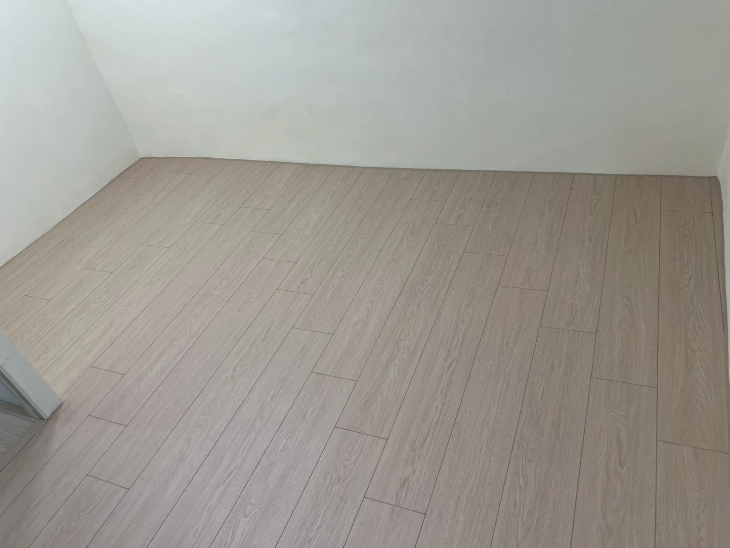 新北市板橋區｜超耐磨地板｜三井｜AC4耐磨等級｜24小時防滲水｜京都淺橡｜28坪