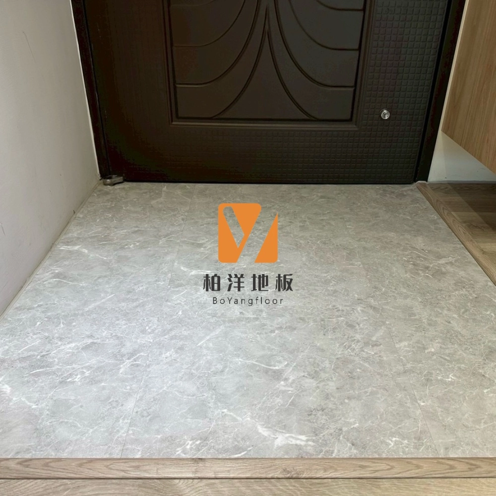 玄關處地板鋪設