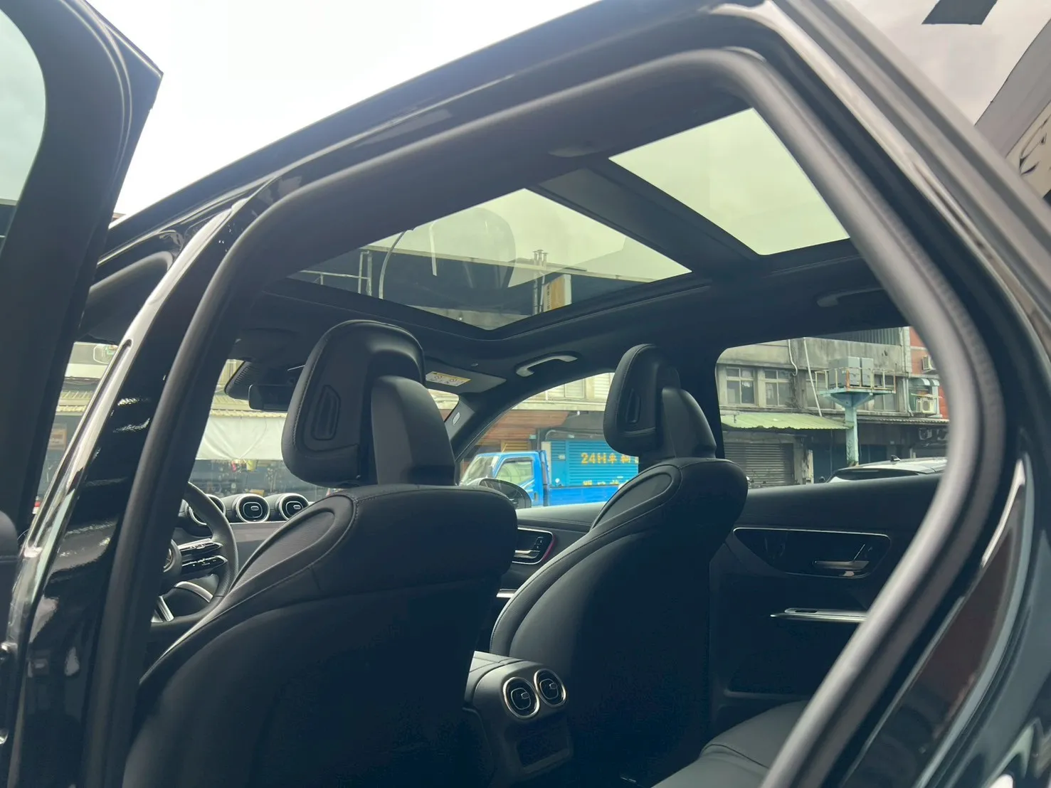 2023 M-Benz GLC300