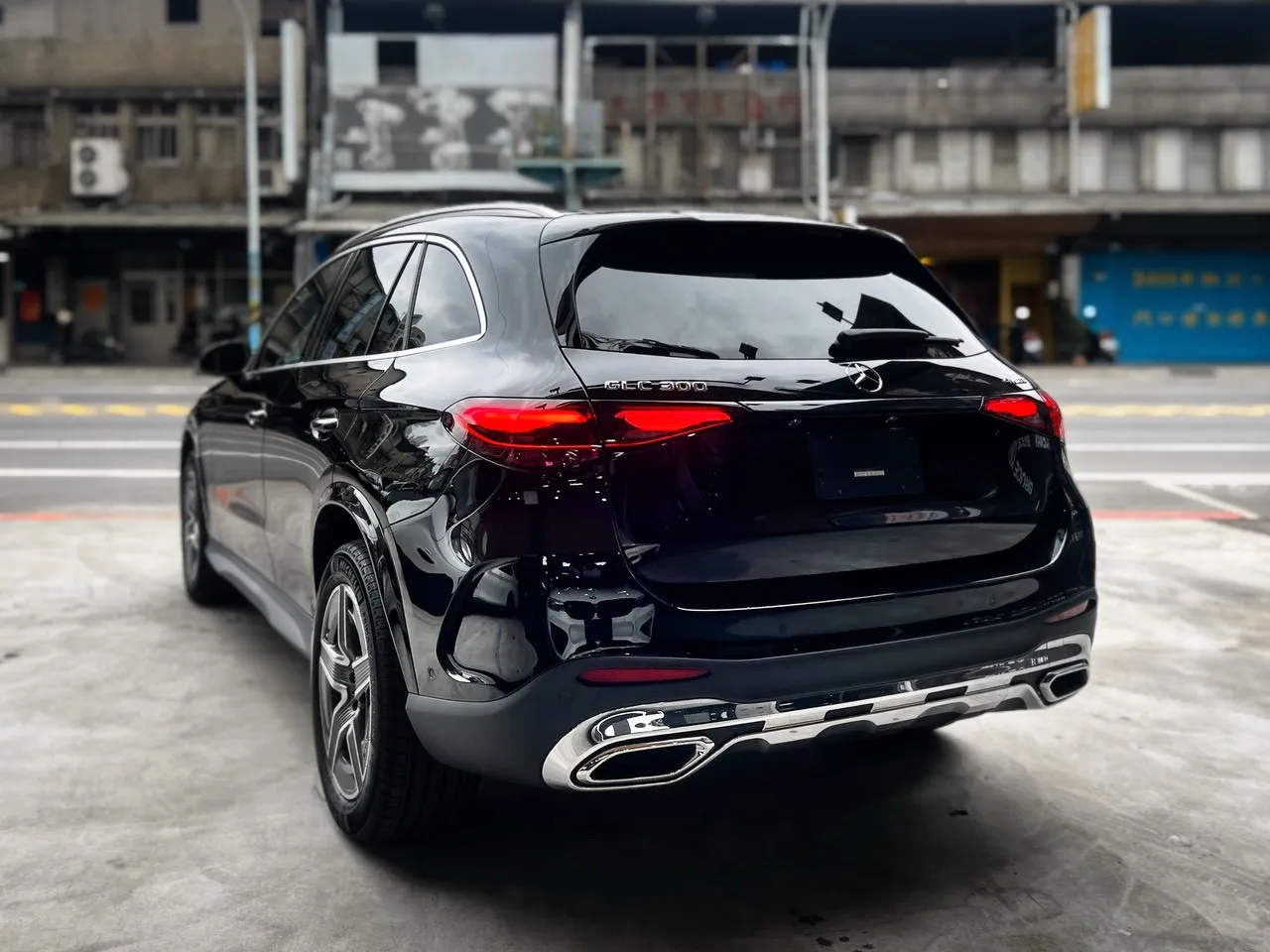 2023 M-Benz GLC300