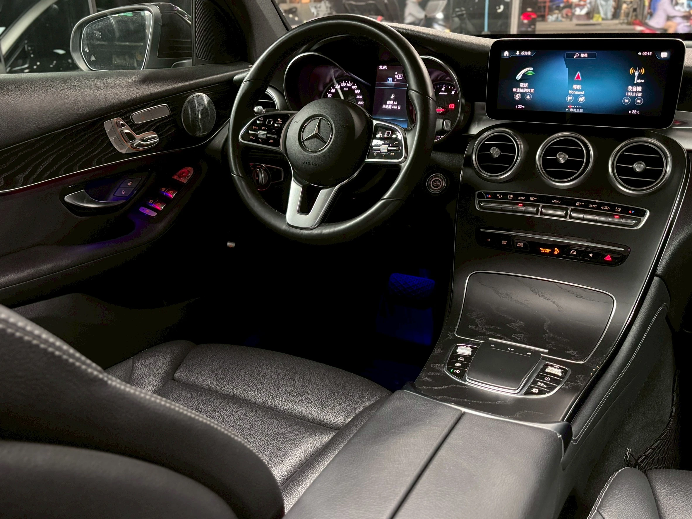 207205）2019 Mercedes-Benz GLC300 4MATIC