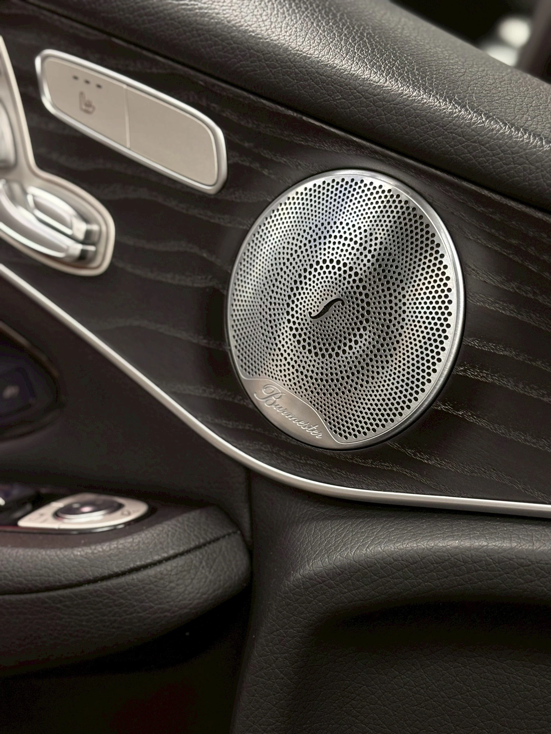 207205）2019 Mercedes-Benz GLC300 4MATIC