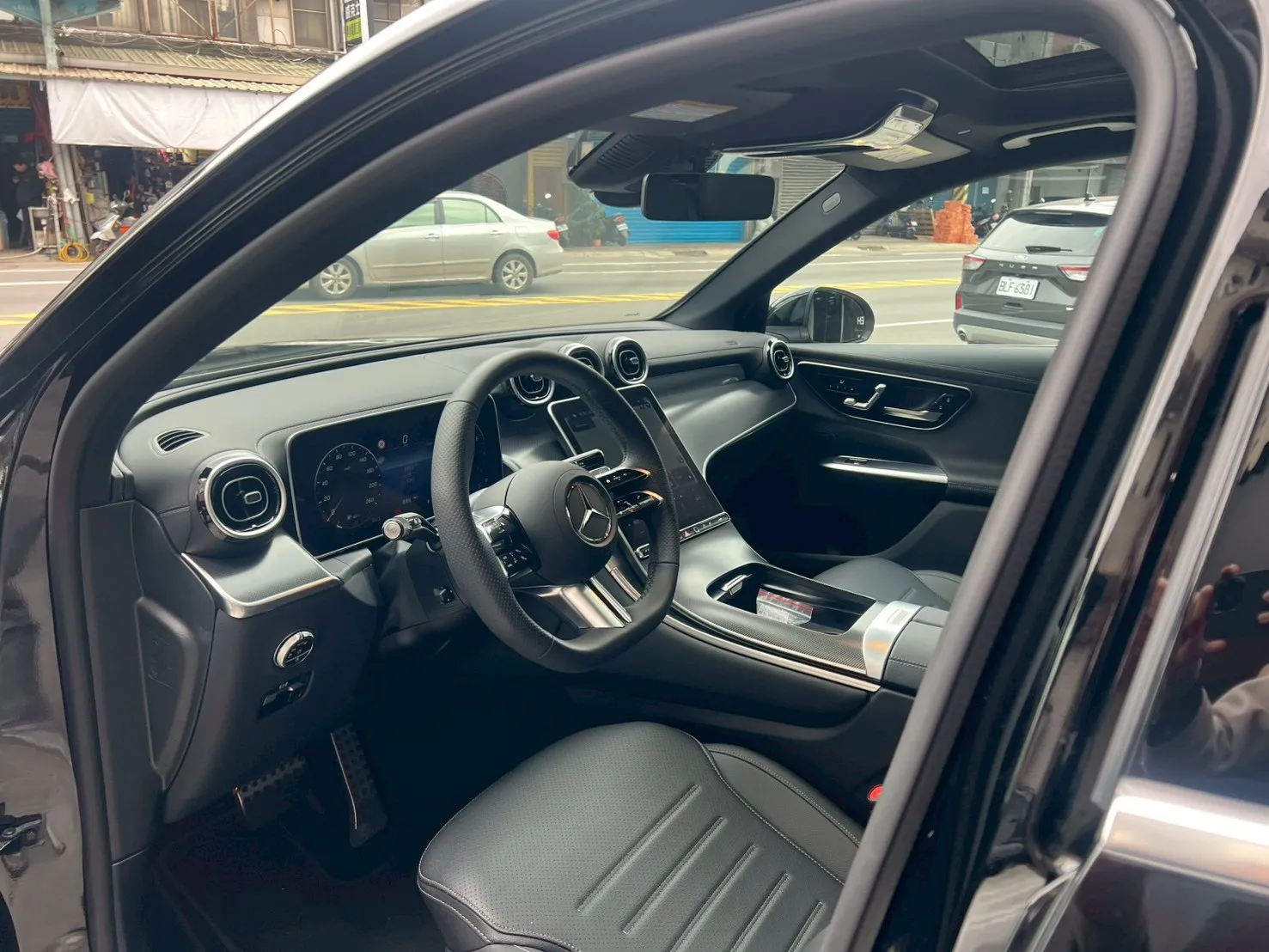 2023 M-Benz GLC300