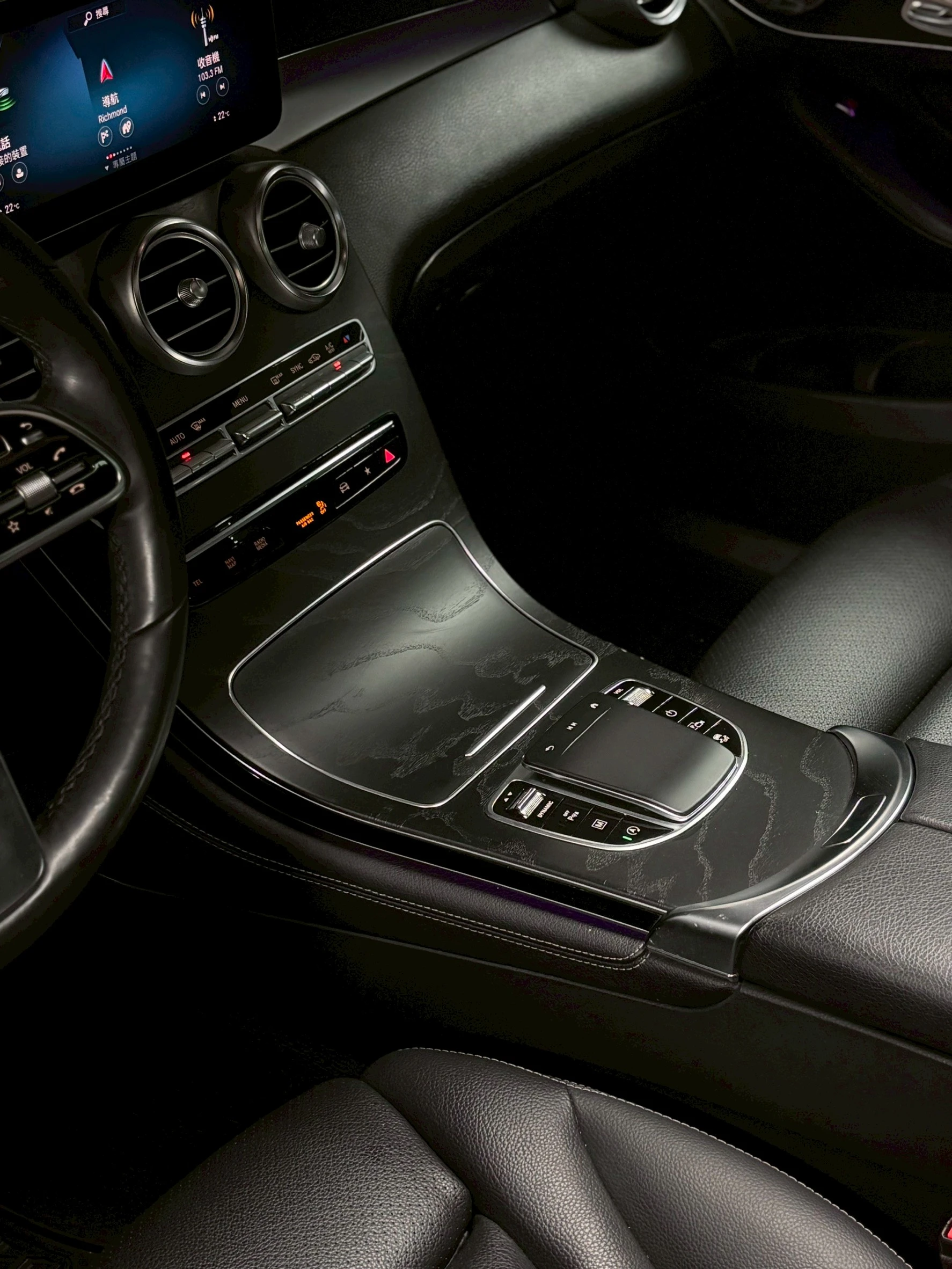 207205）2019 Mercedes-Benz GLC300 4MATIC
