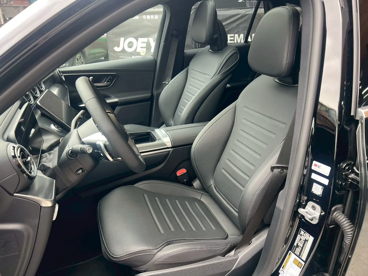 2023 M-Benz GLC300