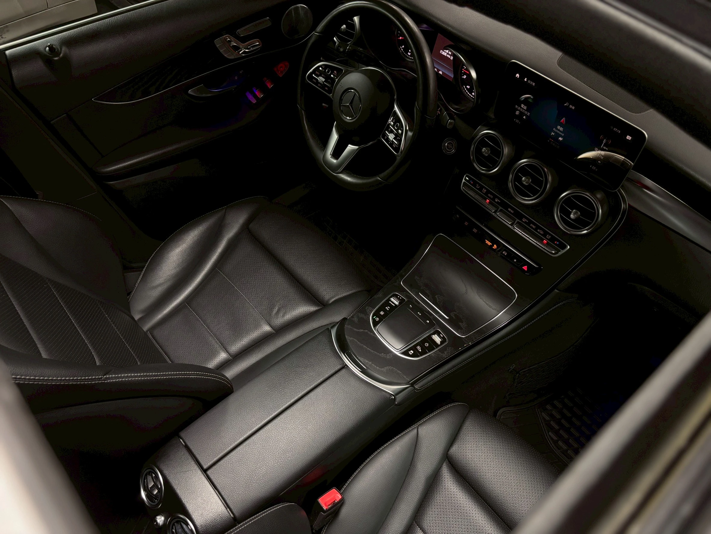 207205）2019 Mercedes-Benz GLC300 4MATIC