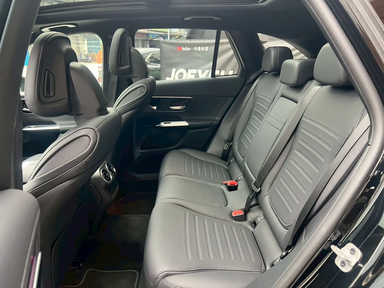 2023 M-Benz GLC300