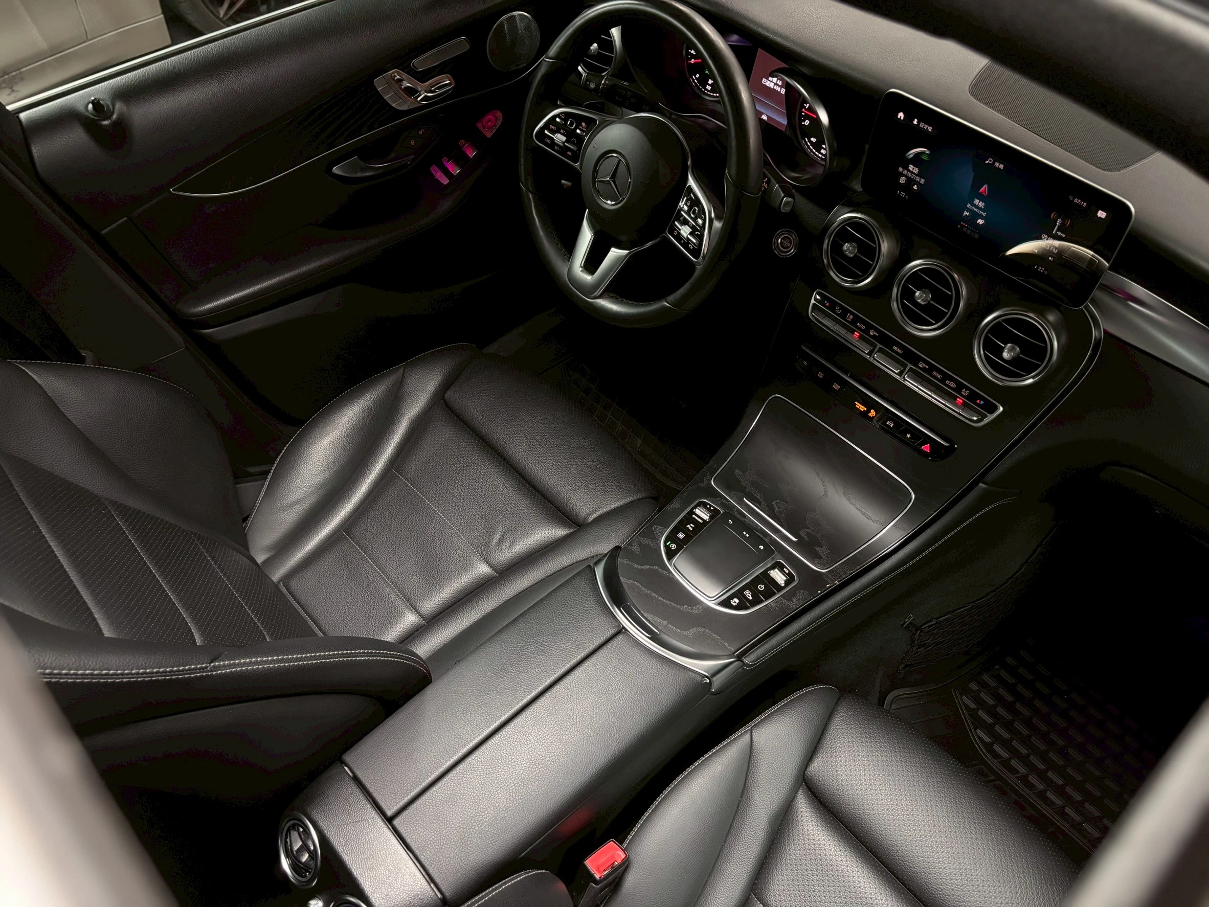 207205）2019 Mercedes-Benz GLC300 4MATIC