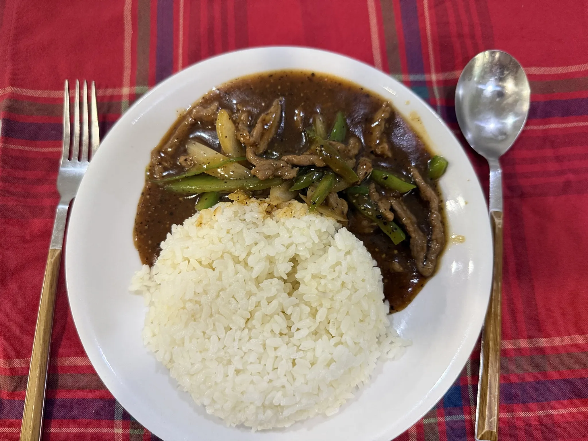 新品上市，黑椒牛柳絲飯！在Uber 及熊貓上架！uber eat 加送凍七喜！