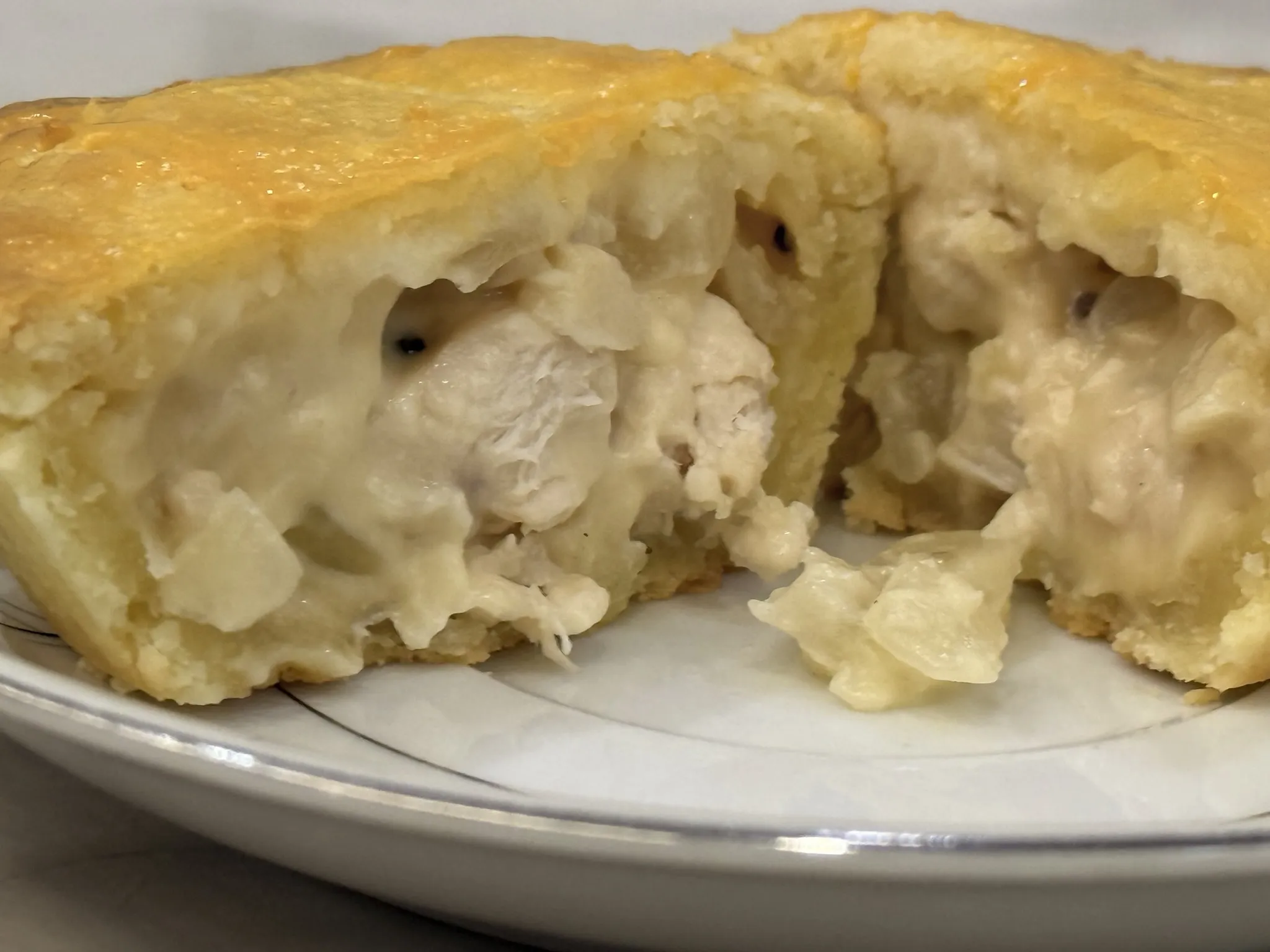 台中港伯的雞批，終於上市啦！目前只在uber eats 或台中港伯自取！每日限售發售，售完即止！