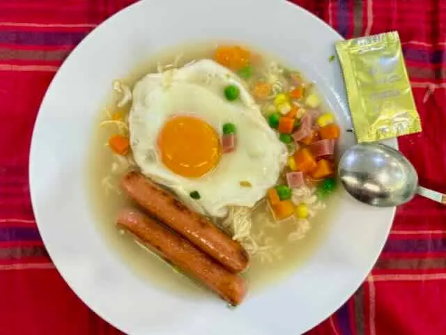 台中港伯新出兩款出前一丁，孖腸蛋豬骨湯麵及咖喱牛肉炒丁麵。有炒有湯！全部在uber Eats ，台中港伯上架！