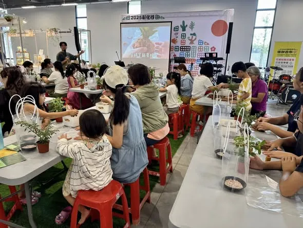 這次受邀到新開幕的隆盛樹化玉博物館教學苔球課程