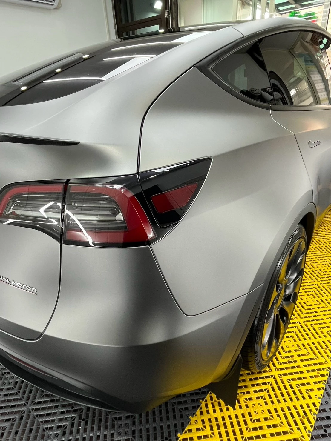 Tesla 汽車案例