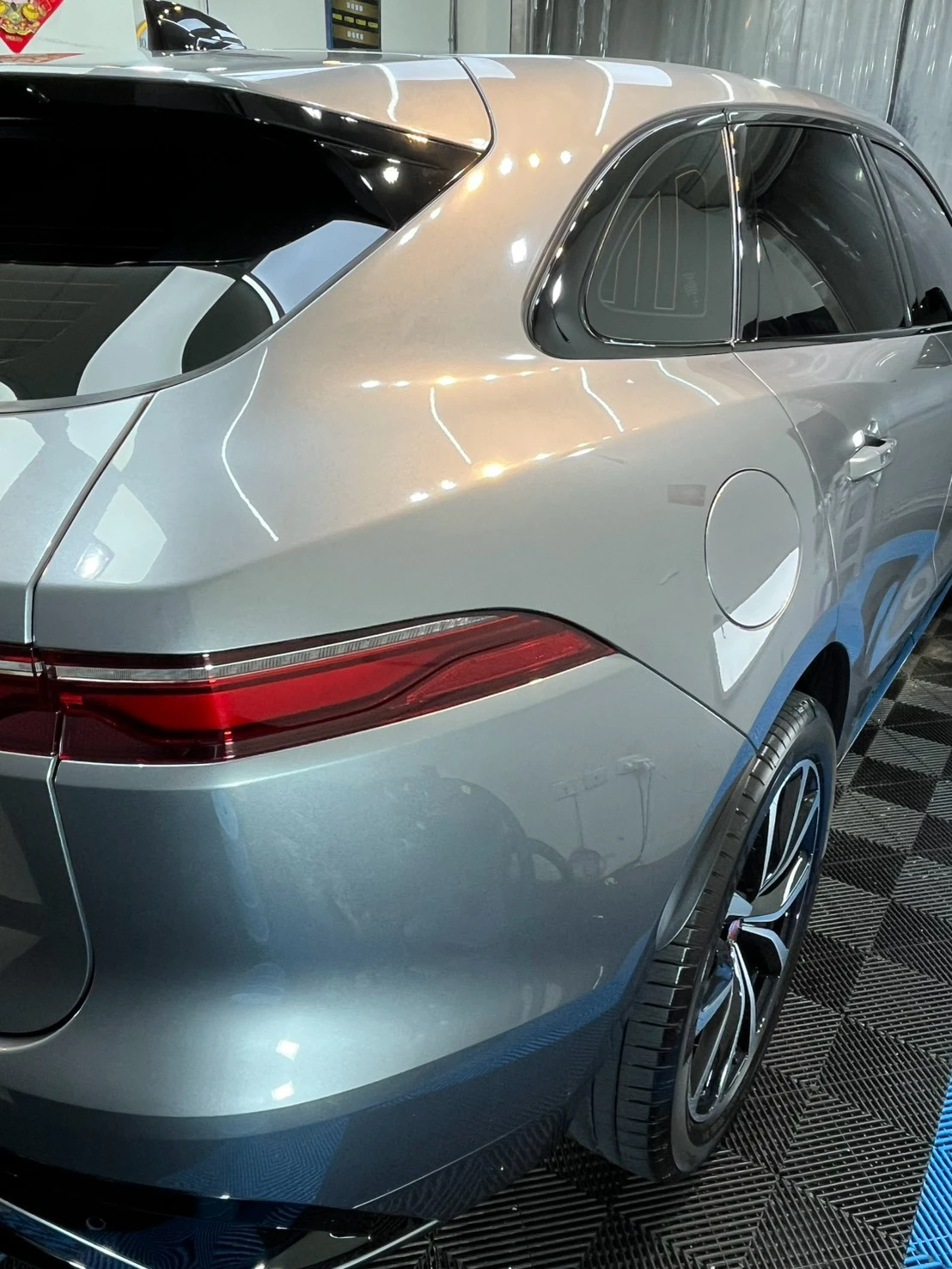 Jaguar F-PACE汽車案例