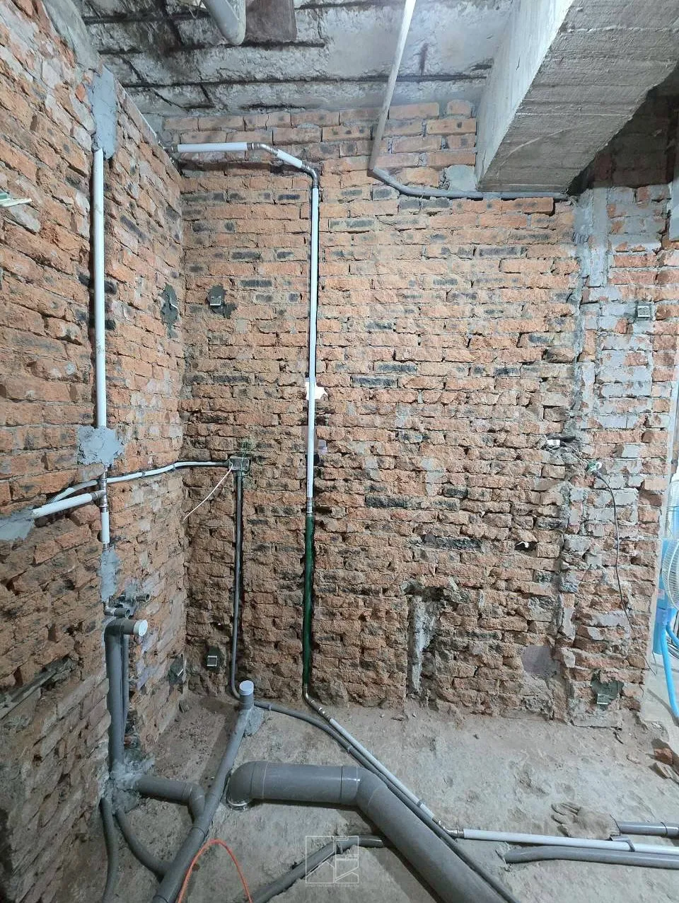 幾年前，小編親眼目睹我家對面那棟老公寓的悲劇