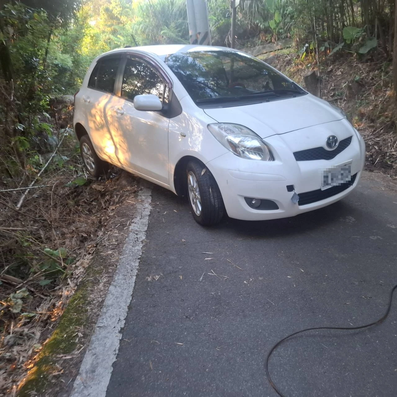 車子掉水溝救援