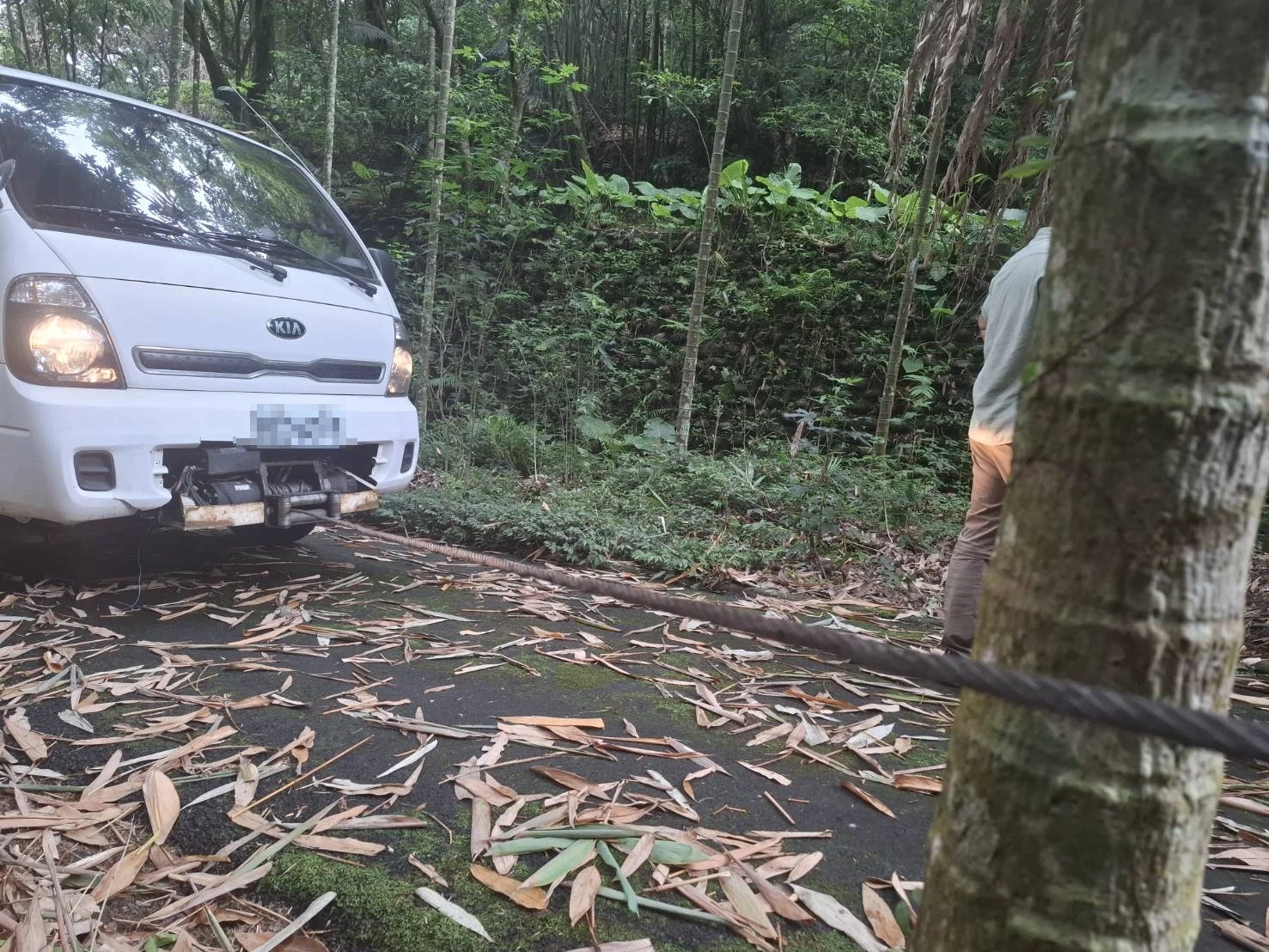 車掉水溝救援｜桃園道路救援