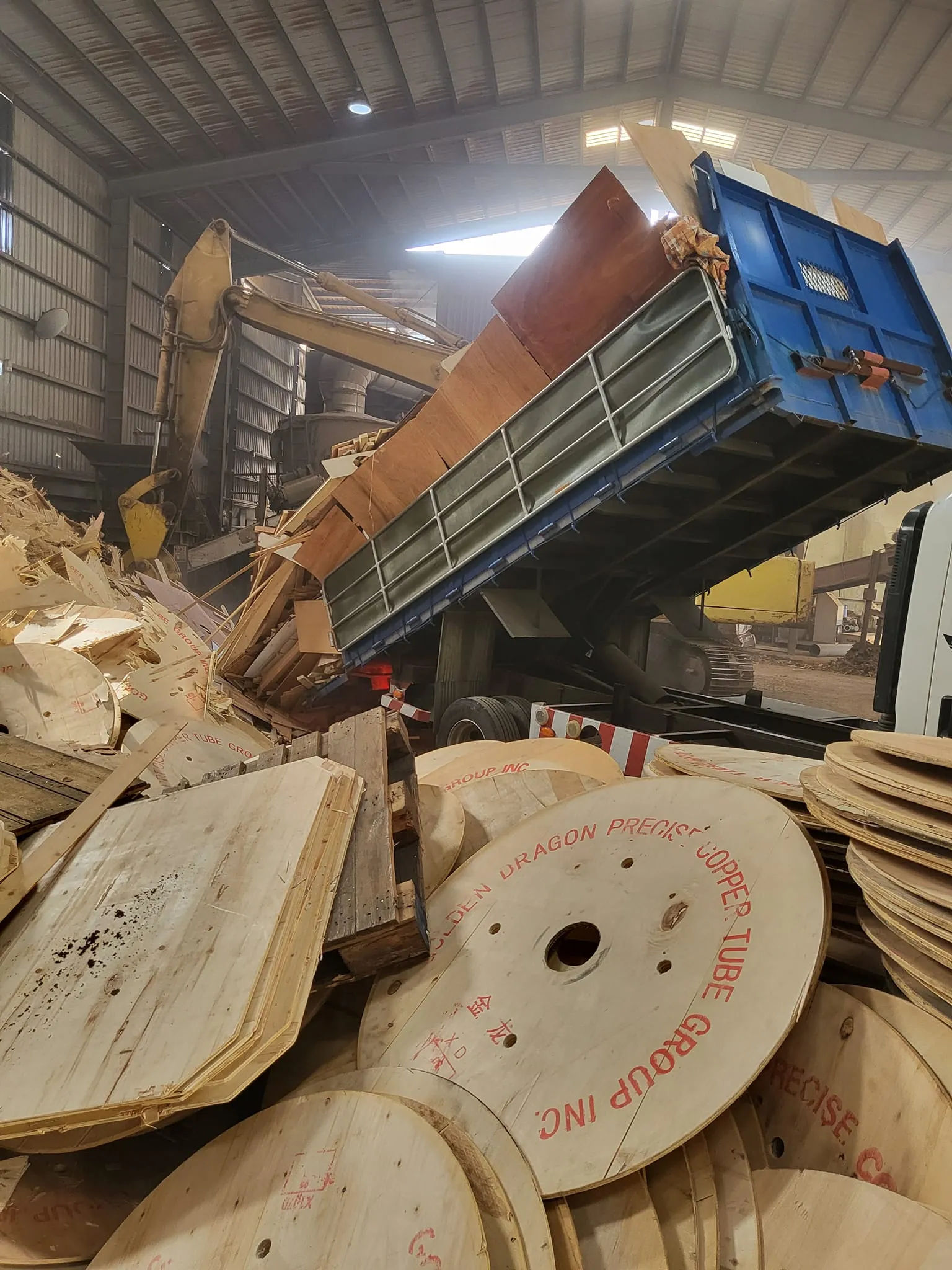 有搬家或裝潢拆除舊屋改建需要打石的朋友們來電洽詢。大里區拆除公司/大里區打石拆除