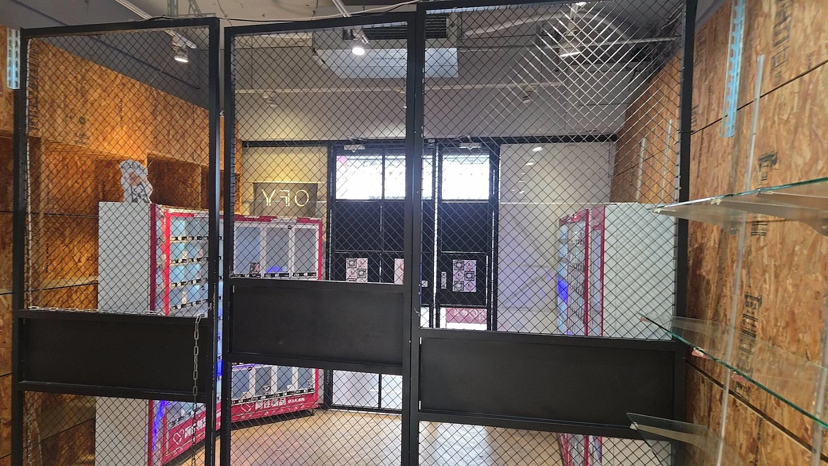 逢甲福星路上阿幸情趣用品專賣店拆除清運案例-台中店面拆除
