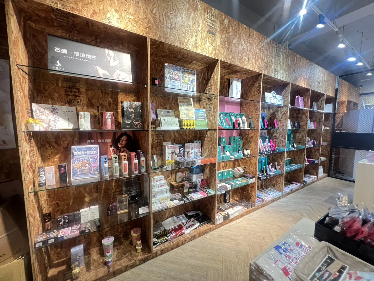 逢甲福星路上阿幸情趣用品專賣店拆除清運案例-台中店面拆除