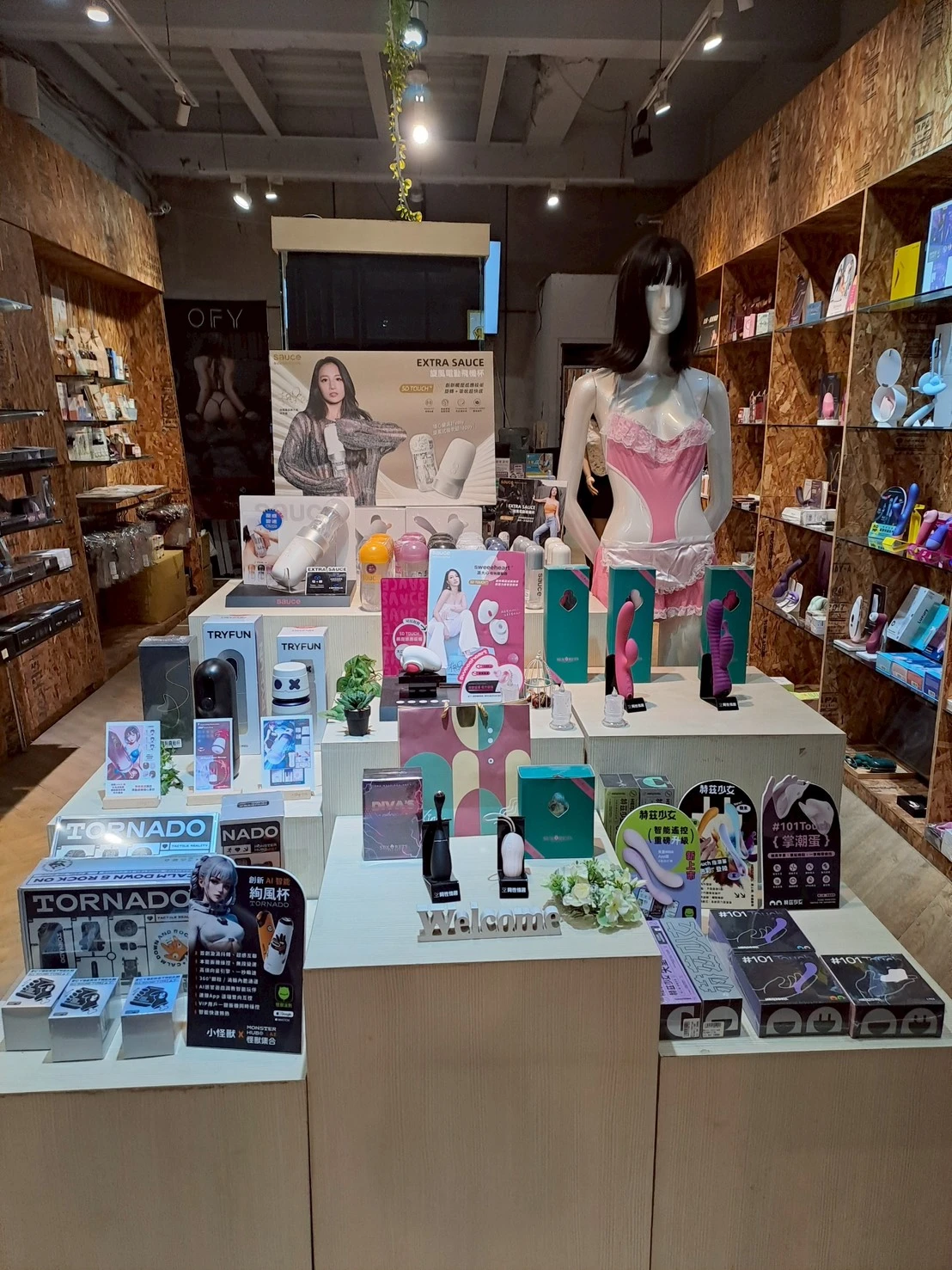 逢甲福星路上阿幸情趣用品專賣店拆除清運案例-台中店面拆除