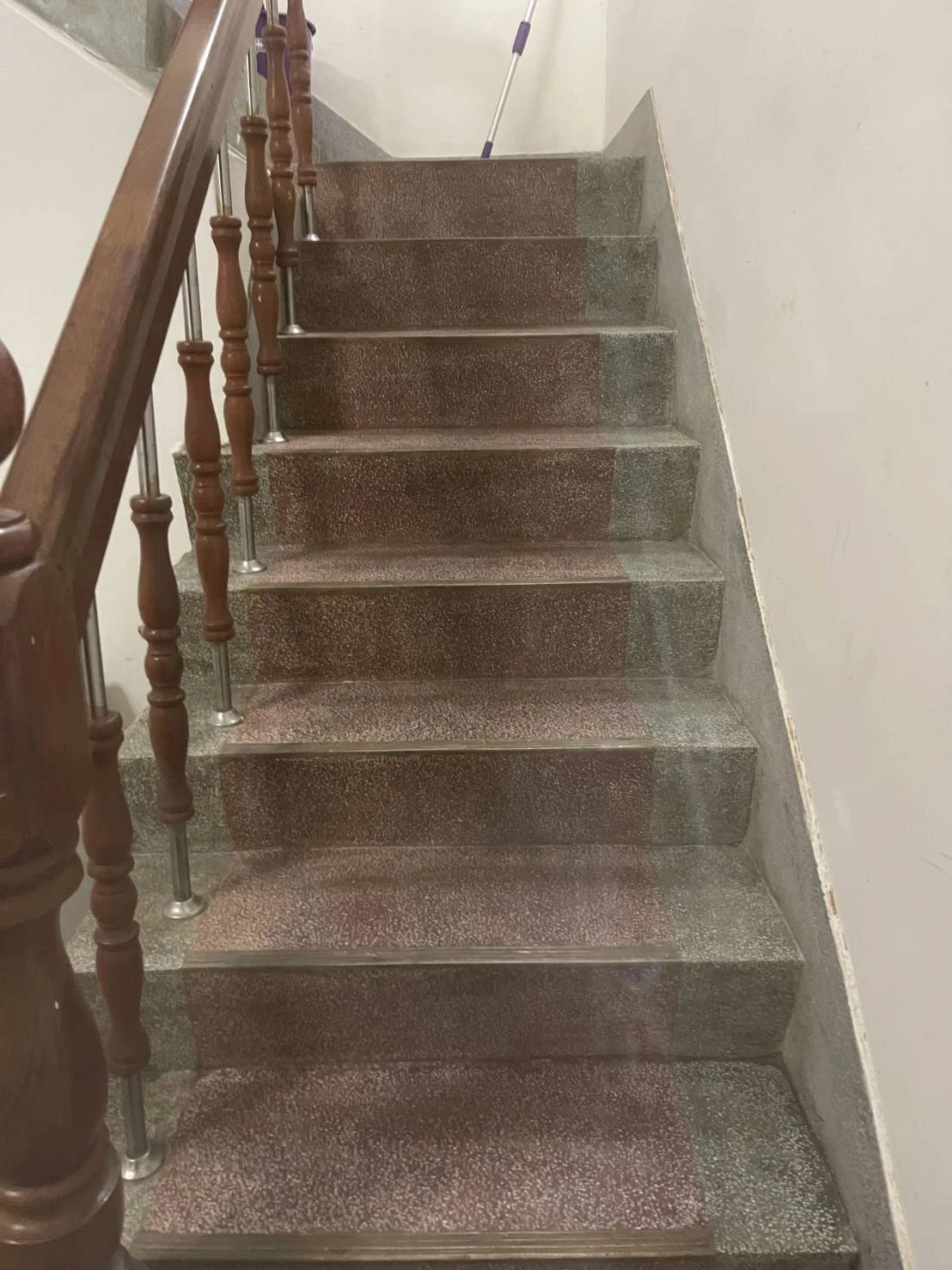 四川西一街樓梯地毯拆除除膠案例-台中地毯拆除