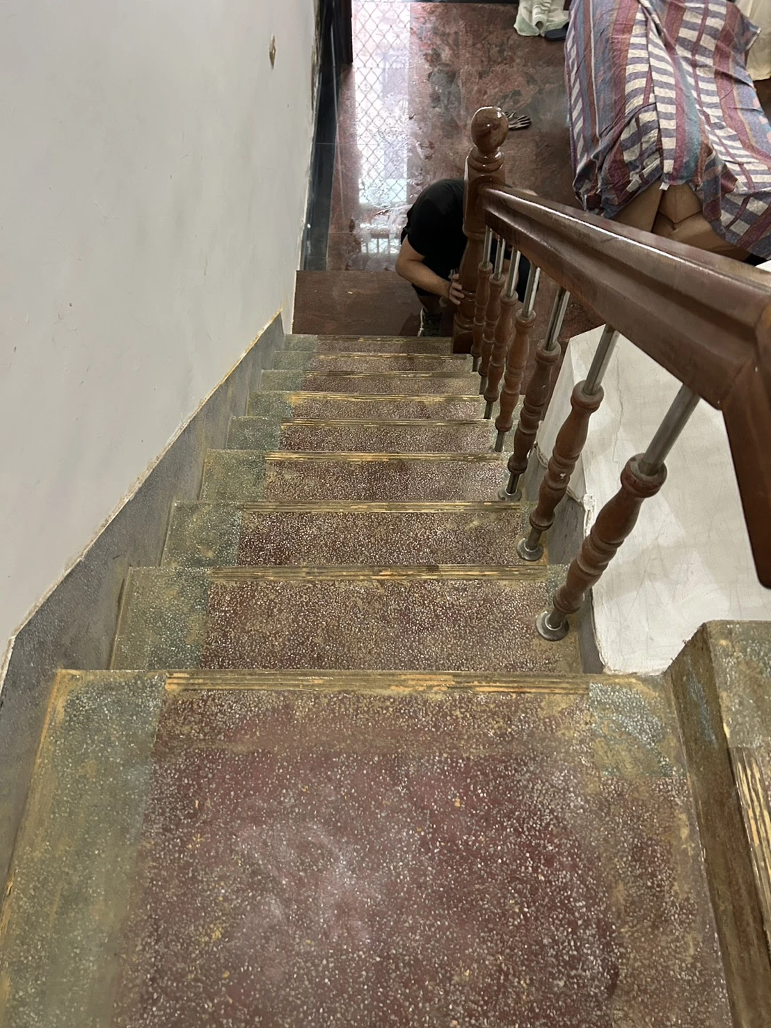 四川西一街樓梯地毯拆除除膠案例-台中地毯拆除