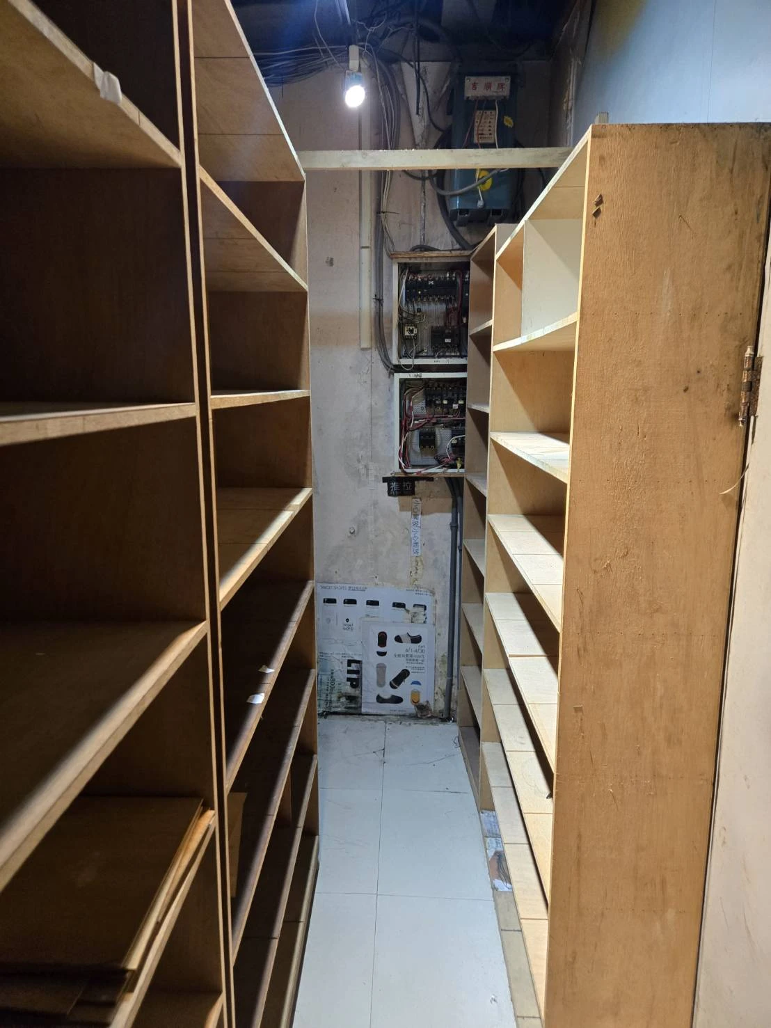 逢甲福星路上阿幸情趣用品專賣店拆除清運案例-台中店面拆除